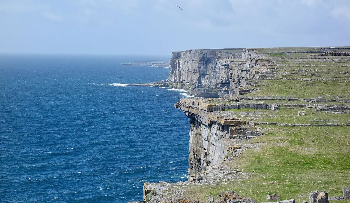 Le scogliere di Inishmore viste da Dun Aengus, a picco sull'Atlantico